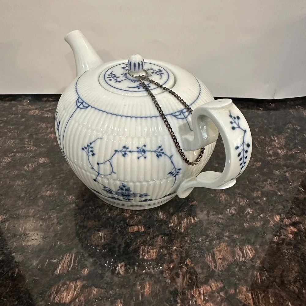 VTG Wallendorf 1764 Blue White Porcelain Teapot Germany Handarbeit Floral RARE